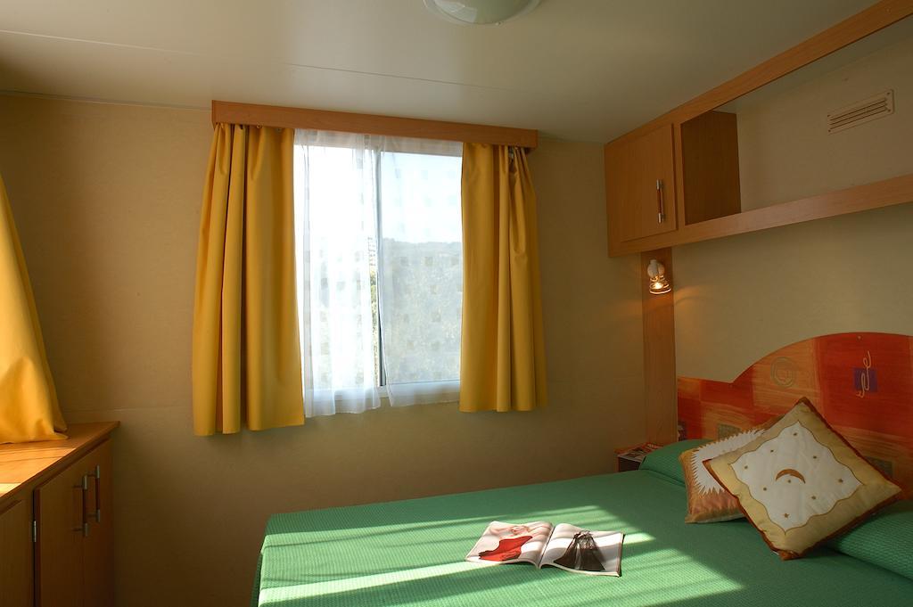 Camping Edy Diano Marina Szoba fotó