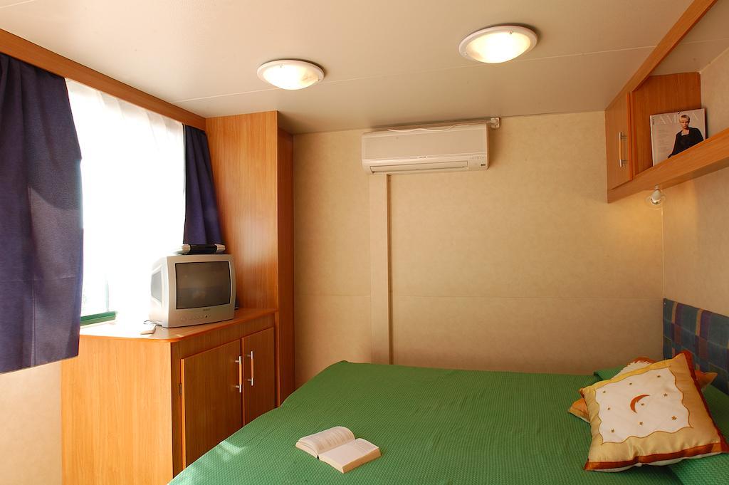 Camping Edy Diano Marina Szoba fotó